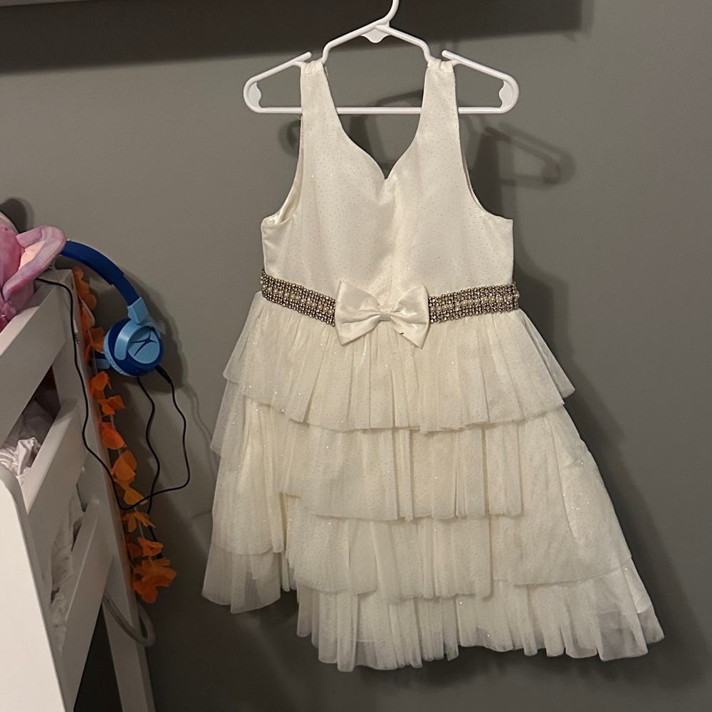 Elegant Cream Tiered Dress with Bow